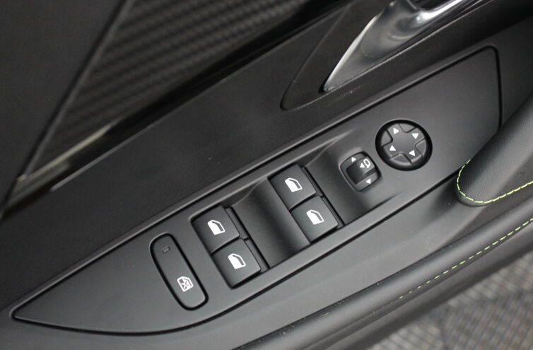 PEUGEOT 208 Citadine Essence