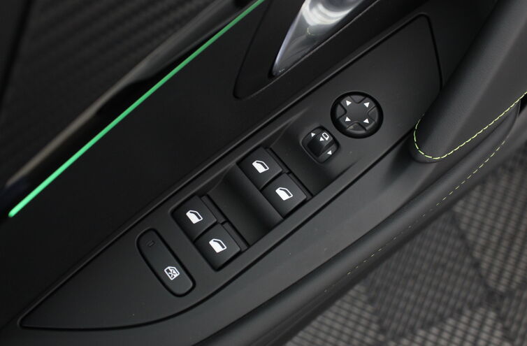 PEUGEOT 208 Citadine Essence