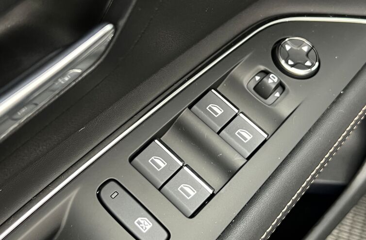PEUGEOT 3008 SUV Essence