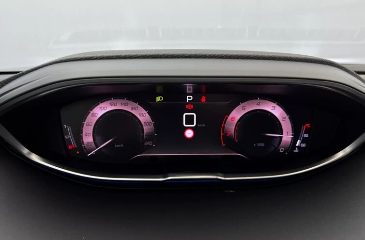 PEUGEOT 3008 SUV Essence