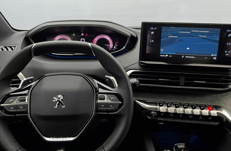 PEUGEOT 3008 SUV Essence