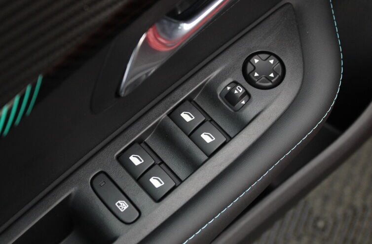 PEUGEOT 208 Citadine Essence
