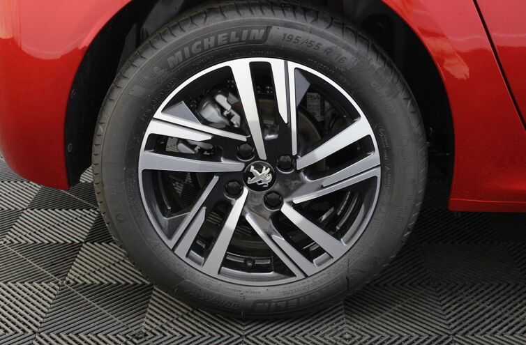 PEUGEOT 208 Citadine Essence