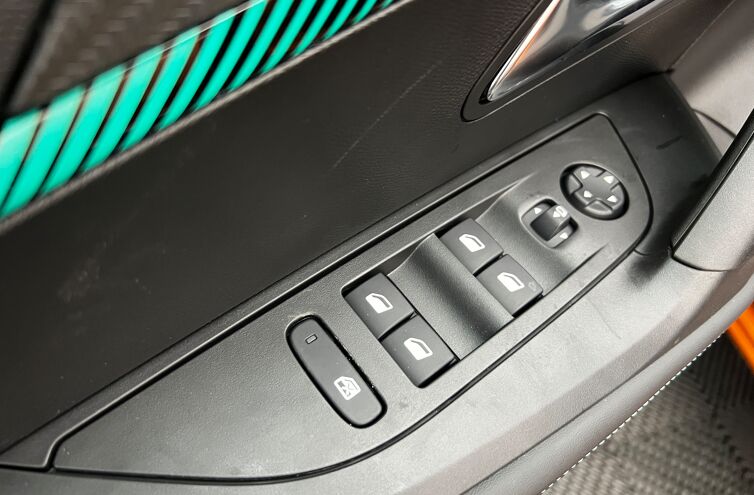 PEUGEOT 2008 SUV Essence