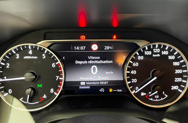 NISSAN Qashqai SUV Essence Hybride