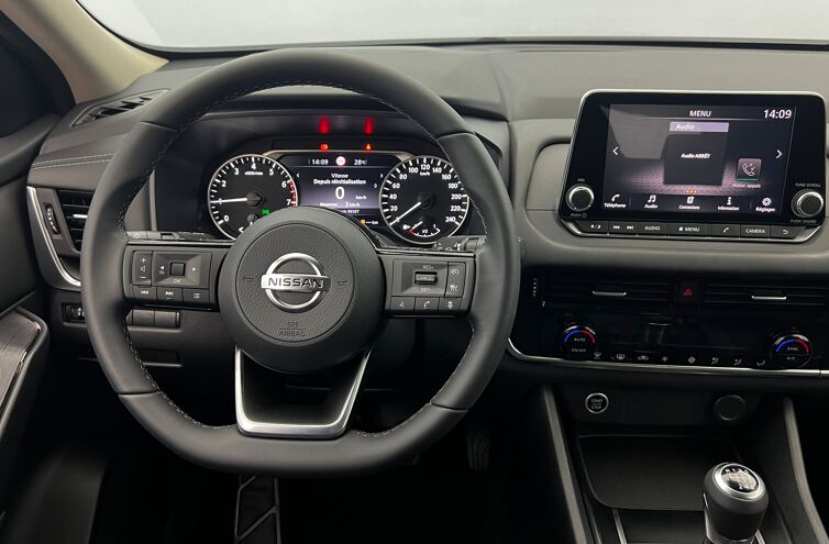 NISSAN Qashqai SUV Essence Hybride