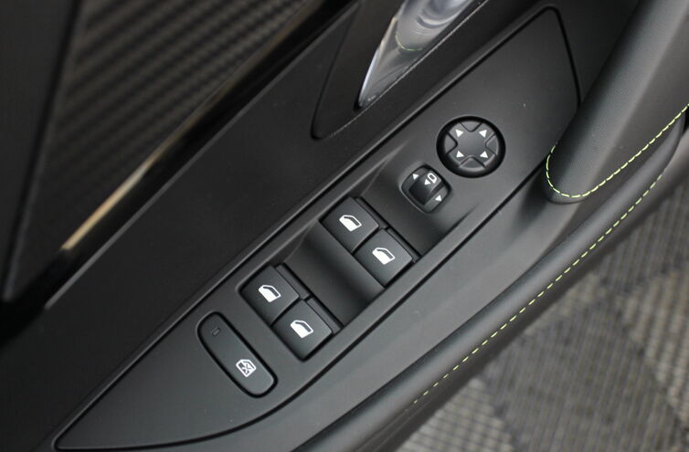 PEUGEOT 208 Citadine Essence