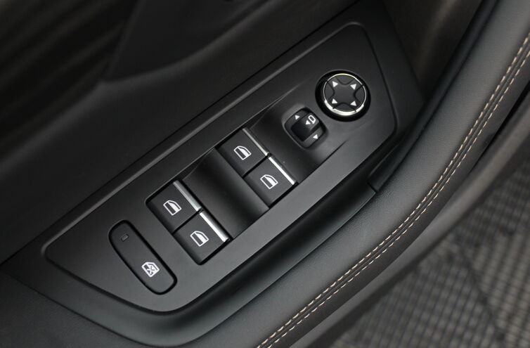 PEUGEOT 508 Berline Hybride rechargeable Essence