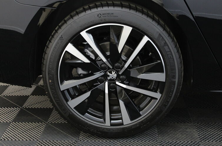 PEUGEOT 508 Berline Hybride rechargeable Essence