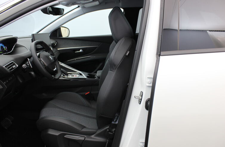 PEUGEOT 3008 SUV Hybride rechargeable Essence