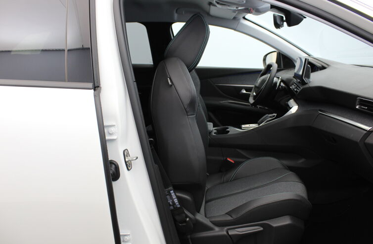 PEUGEOT 3008 SUV Hybride rechargeable Essence