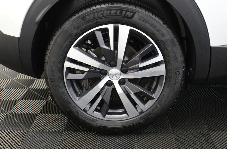 PEUGEOT 3008 SUV Hybride rechargeable Essence