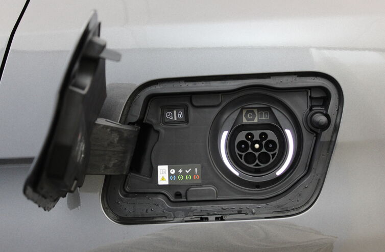 PEUGEOT 3008 SUV Hybride rechargeable Essence