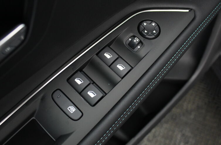PEUGEOT 3008 SUV Hybride rechargeable Essence