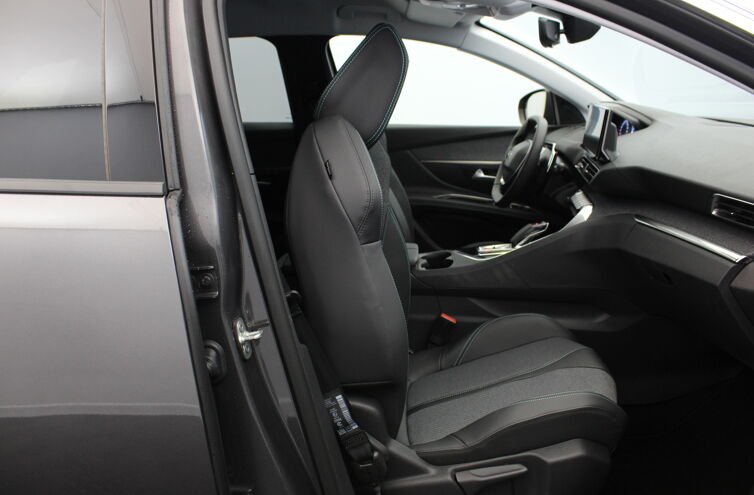 PEUGEOT 3008 SUV Hybride rechargeable Essence