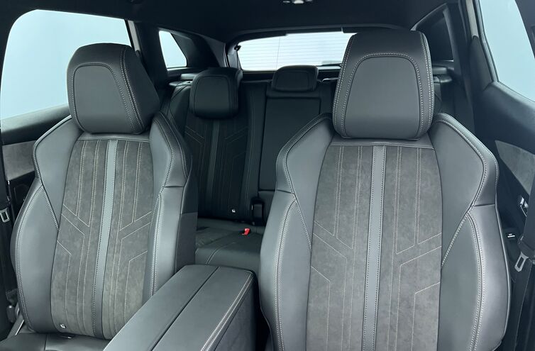 PEUGEOT 3008 SUV Hybride rechargeable Essence