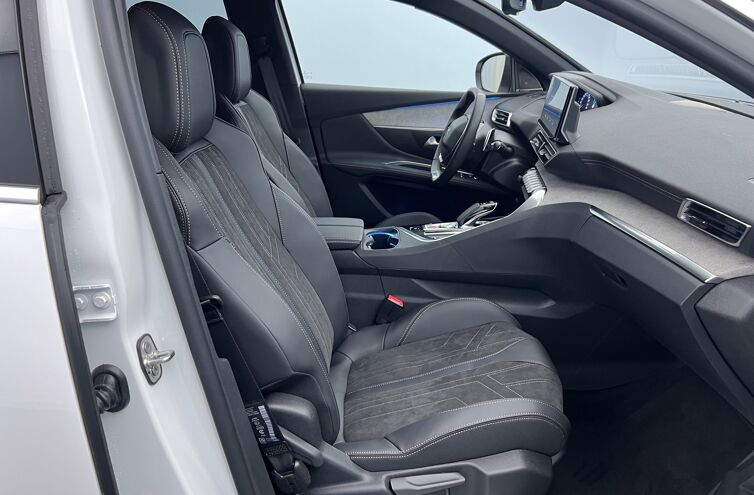 PEUGEOT 3008 SUV Hybride rechargeable Essence