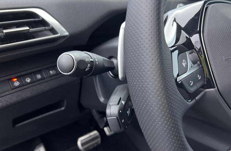 PEUGEOT 3008 SUV Hybride rechargeable Essence