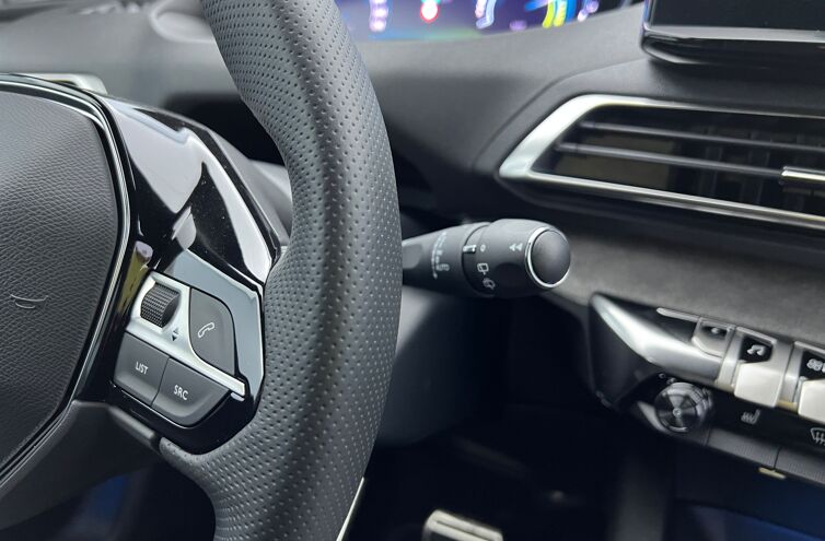PEUGEOT 3008 SUV Hybride rechargeable Essence