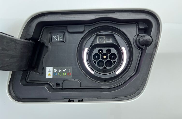 PEUGEOT 3008 SUV Hybride rechargeable Essence