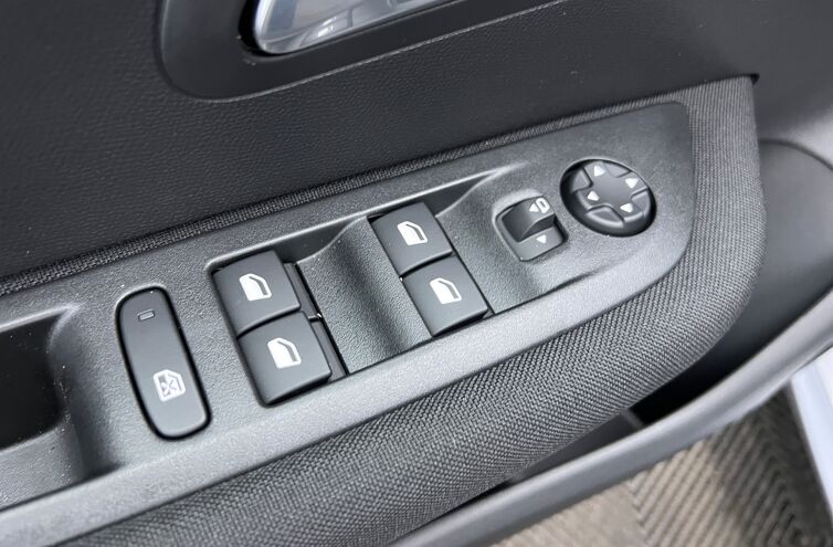 PEUGEOT 208 Citadine Essence