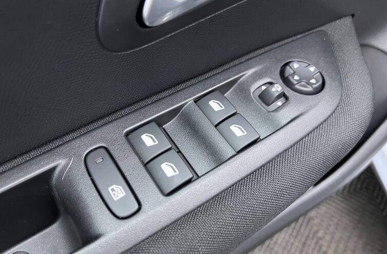 PEUGEOT 208 Citadine Essence