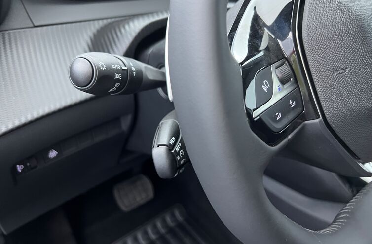 PEUGEOT 208 Citadine Essence
