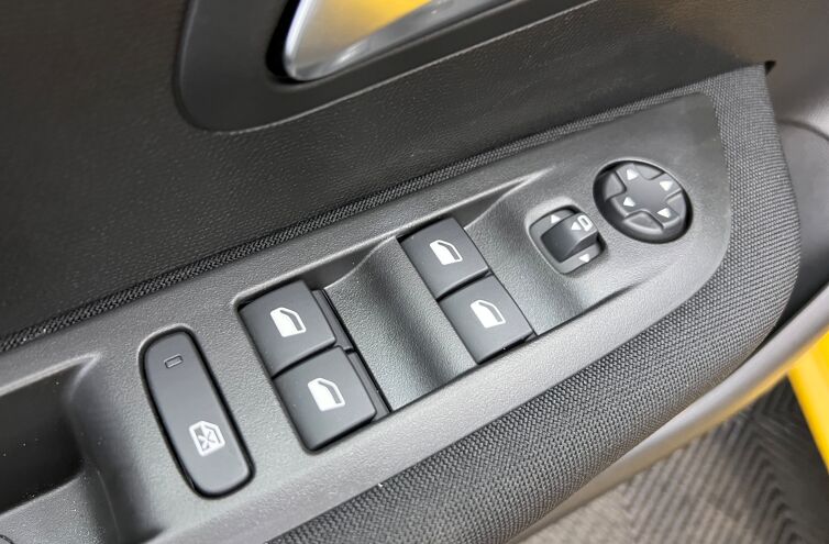 PEUGEOT 208 Citadine Essence