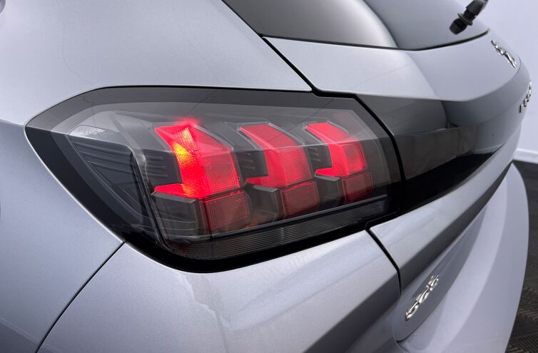 PEUGEOT 208 Citadine Essence