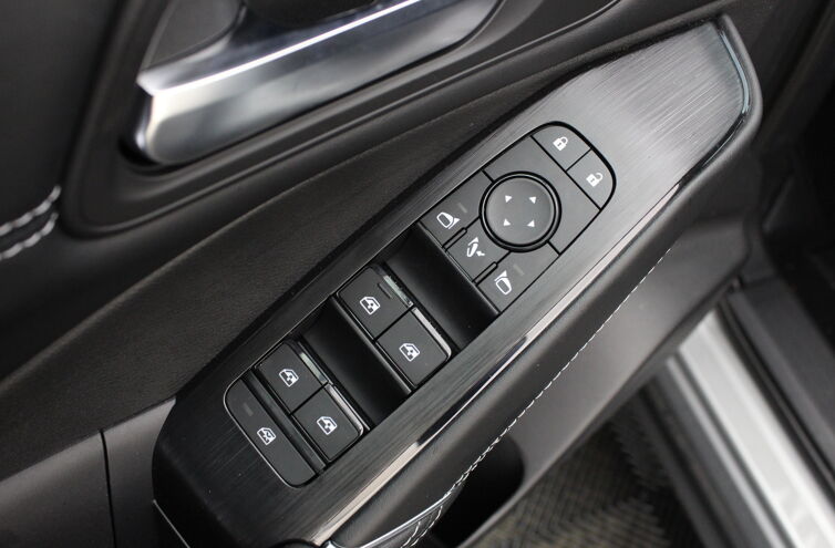 NISSAN Qashqai SUV Essence Hybride