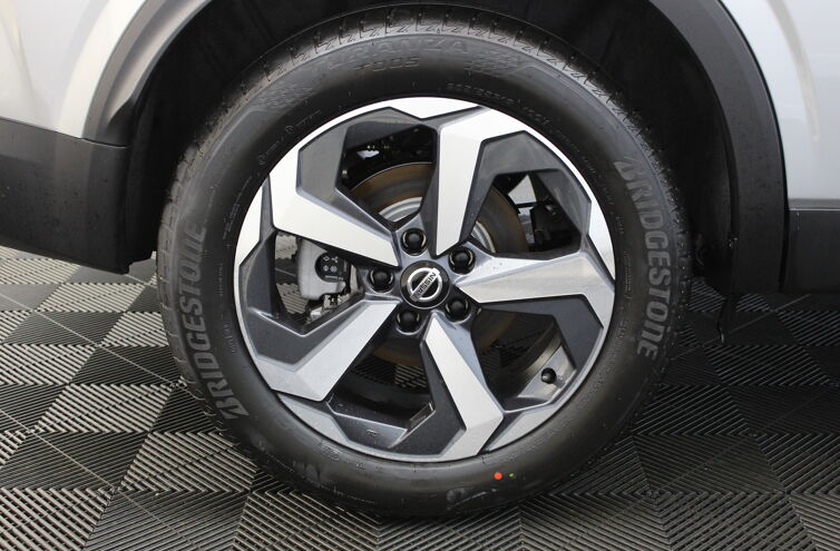 NISSAN Qashqai SUV Essence Hybride