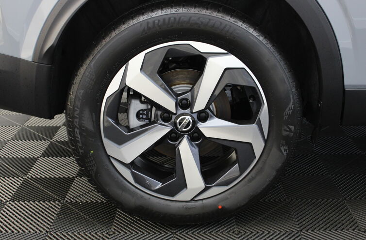 NISSAN Qashqai SUV Essence Hybride