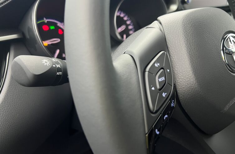 TOYOTA C-HR SUV Hybride Essence