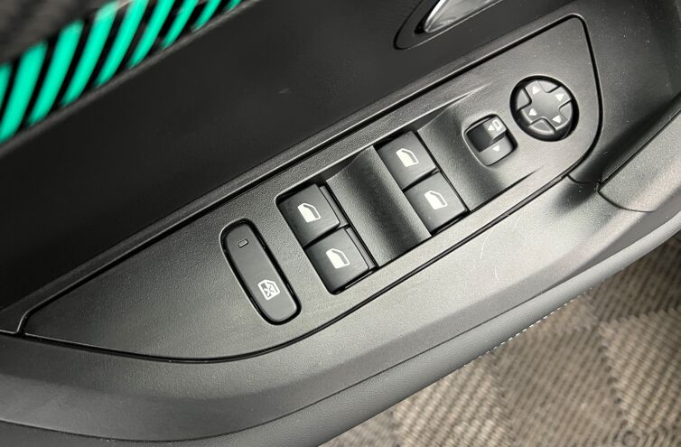 PEUGEOT 2008 SUV Essence