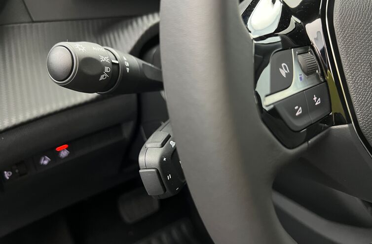 PEUGEOT 2008 SUV Essence