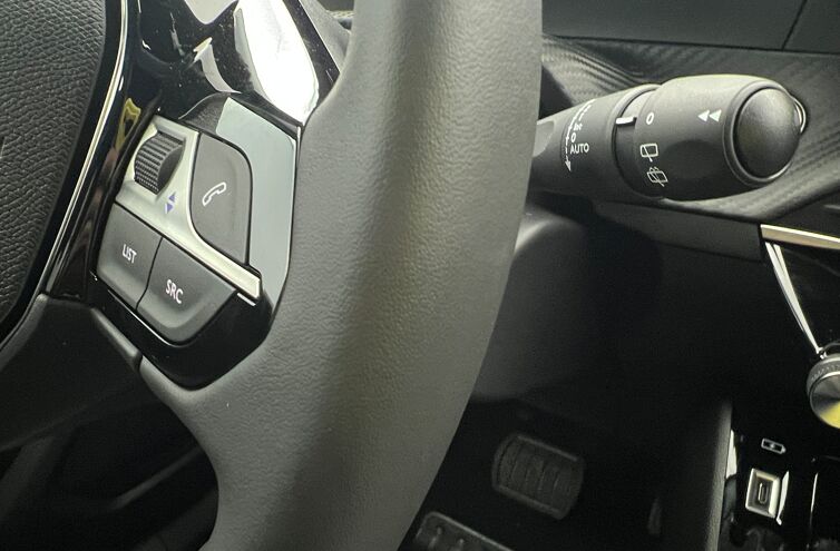 PEUGEOT 2008 SUV Essence
