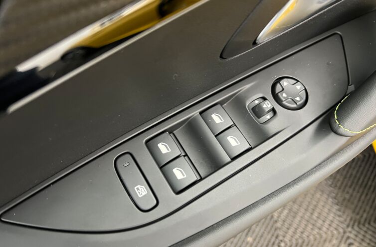 PEUGEOT 208 Citadine Essence