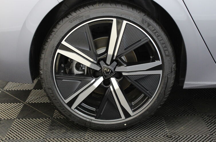 PEUGEOT 308 Berline Hybride rechargeable Essence