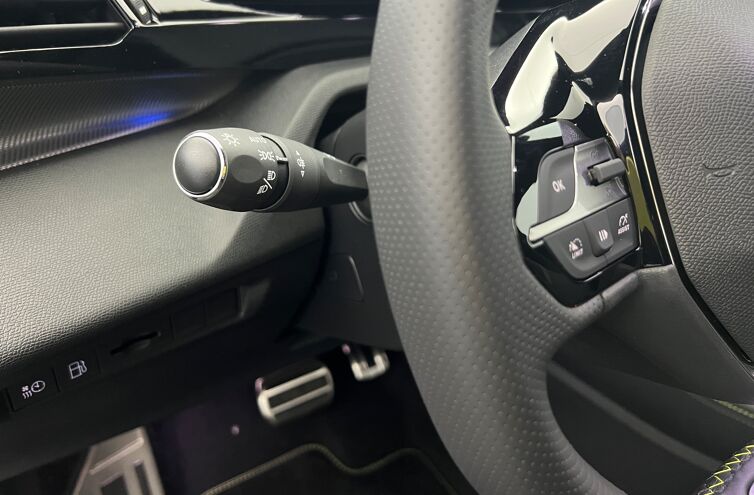 PEUGEOT 308 Berline Hybride rechargeable Essence