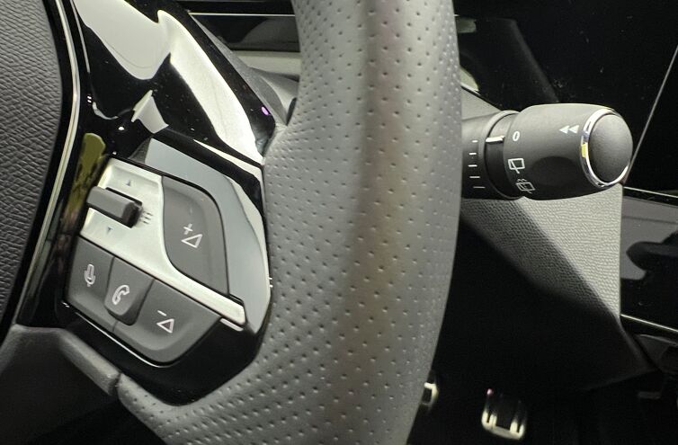 PEUGEOT 308 Berline Hybride rechargeable Essence