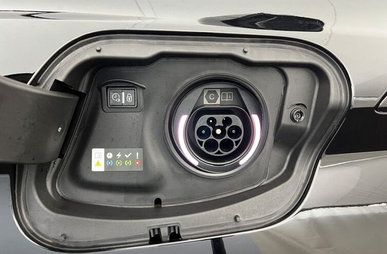 PEUGEOT 308 Berline Hybride rechargeable Essence