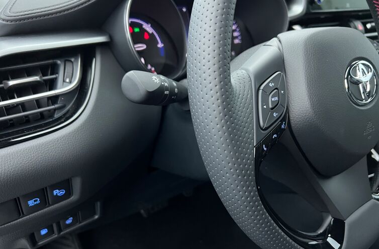 TOYOTA C-HR SUV Hybride Essence