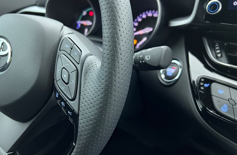 TOYOTA C-HR SUV Hybride Essence