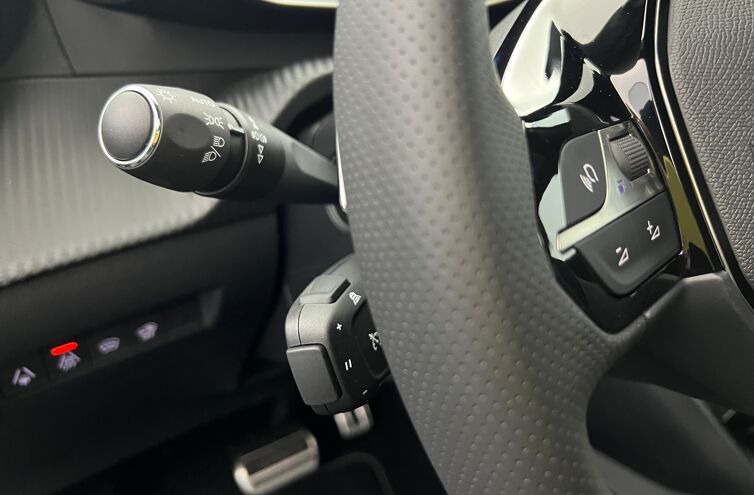 PEUGEOT 2008 SUV Essence