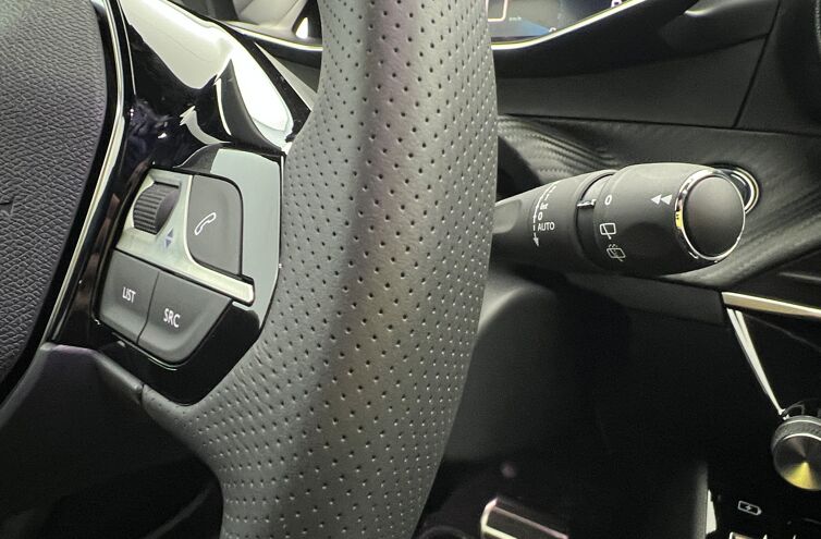 PEUGEOT 2008 SUV Essence