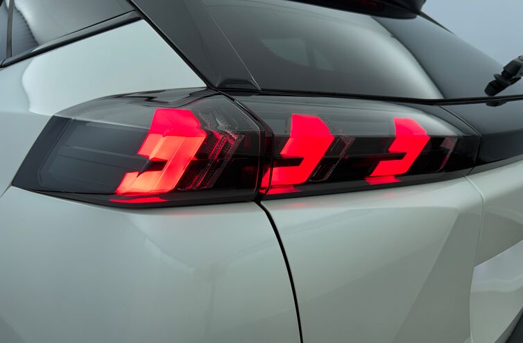 PEUGEOT 2008 SUV Essence