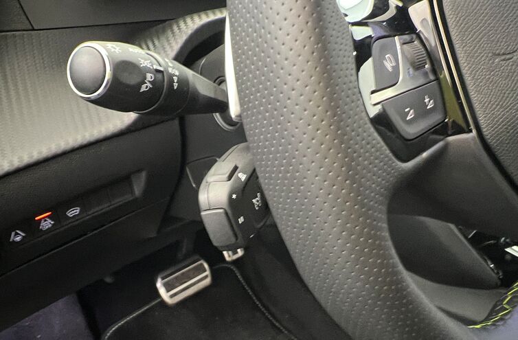 PEUGEOT 2008 SUV Essence