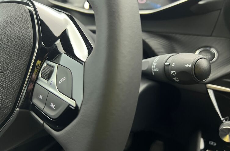 PEUGEOT 2008 SUV Essence