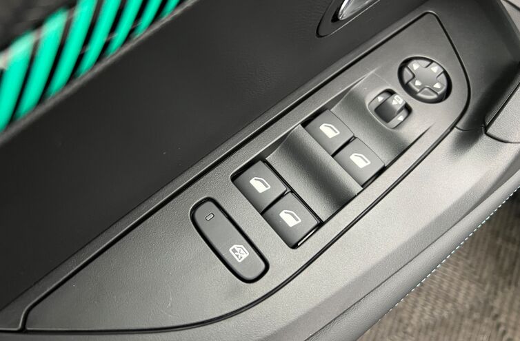 PEUGEOT 2008 SUV Essence