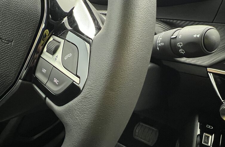 PEUGEOT 2008 SUV Essence